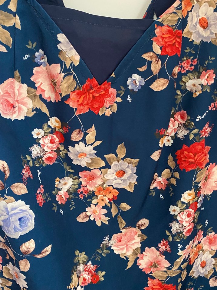 Koyu Mavi Çiçek Desenli V Yakalı Midi Elbise - Görsel 2