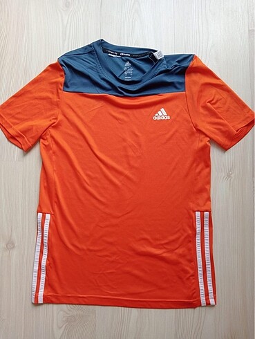 Erkek çocuk Adidas tişört