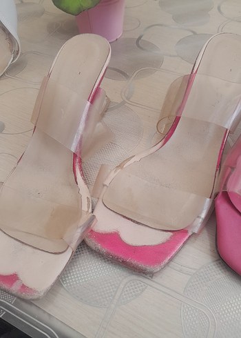 Pembe Transparan Bantlı Stiletto Kadın Terlik