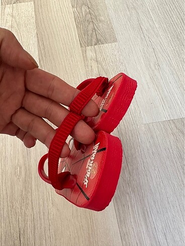 27 Beden kırmızı Renk Örümcek adam terlik
