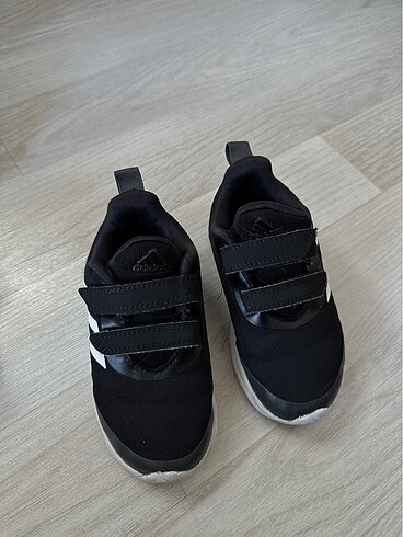 Adidas spor ayakkabı