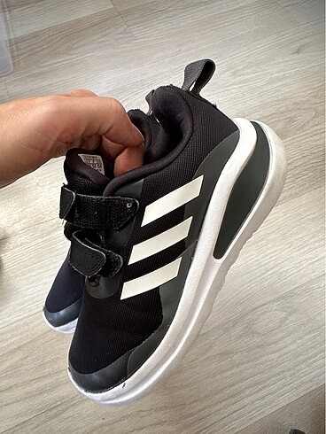 25 Beden siyah Renk Adidas spor ayakkabı
