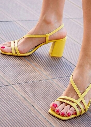 Sarı Deri Sandalet Kalın Topuk Ayakkabı