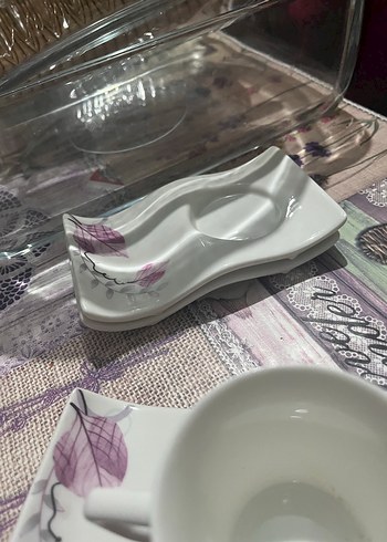 Yaprak Desenli Beyaz Fincan ve Tabak Seti - Görsel 2