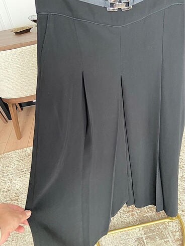 42 Beden siyah Renk Ablamın etek pantolonu 42 beden siyah orijinal