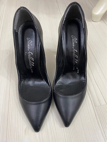 Siyah Stiletto