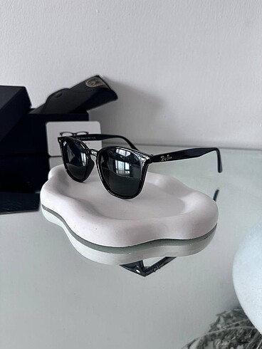 Ray Ban güneş gözlüğü