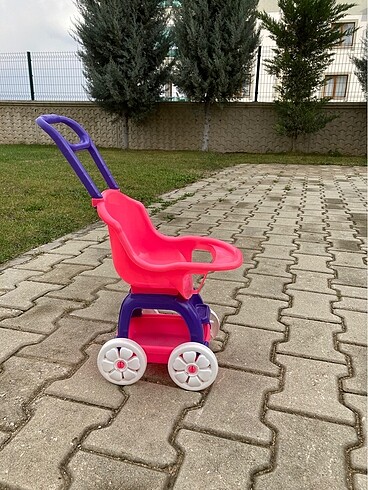 Oyuncak bebek arabası