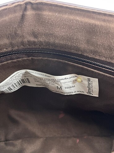 Beden Stradivarius Çapraz Çanta %70 İndirimli.
