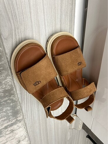 Ugg Ugg sandalet