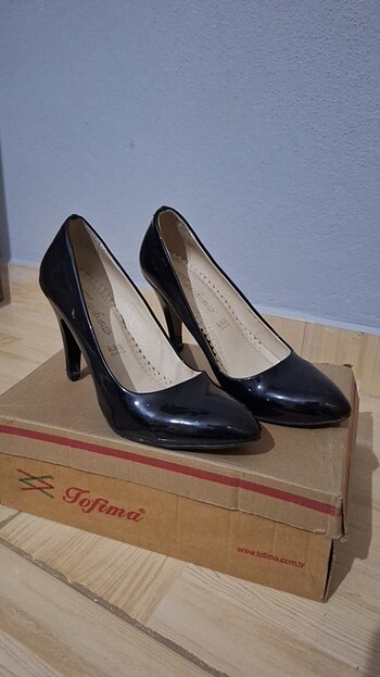 Siyah Rugan Stiletto