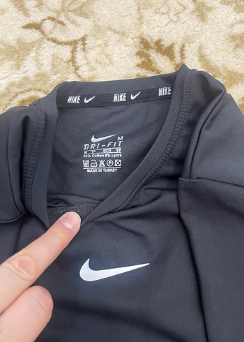 Nike Siyah Crop Top Kadın Spor Tişörtü - Görsel 3