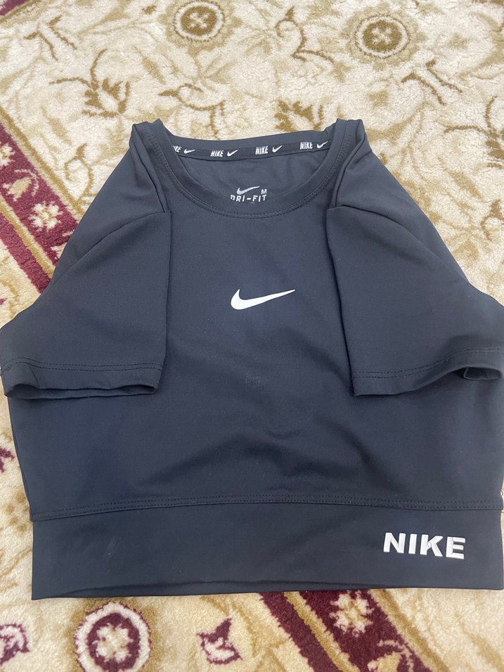 Nike Siyah Crop Top Kadın Spor Tişörtü - Görsel 2