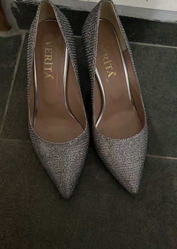 40 Beden Gri Simli Yılan Desenli Stiletto Topuklu
