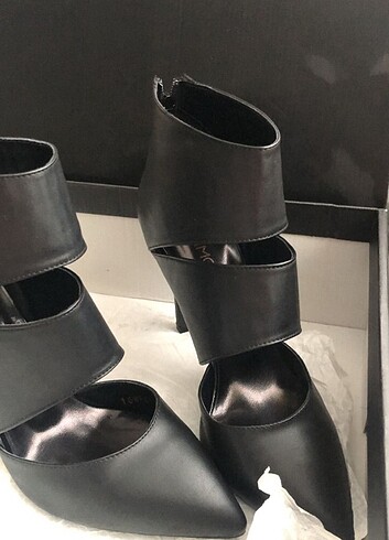 38 Beden Siyah topuklu ayakkabı