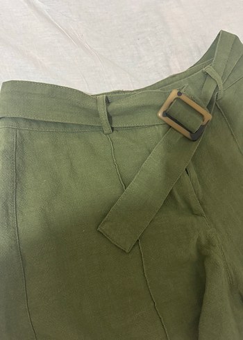 LC Waikiki Kadın Kemerli Koyu Yeşil Keten Mini Şort