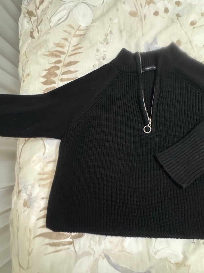 Siyah Yarım Fermuarlı Örgü Kadın Kazak - Görsel 3