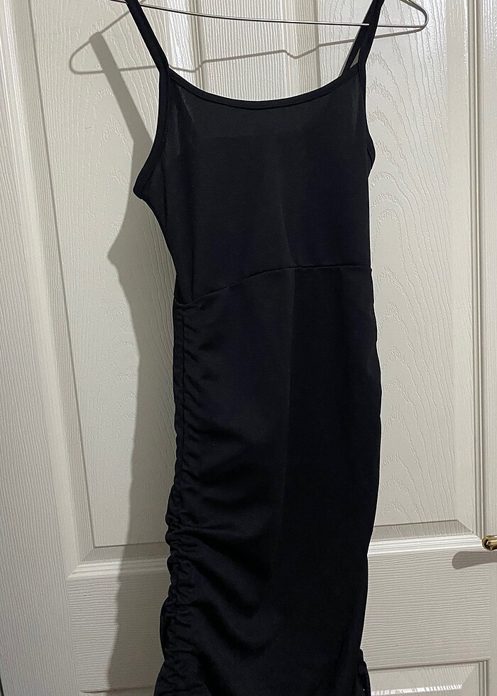 Siyah dar büzgülü elbise - Görsel 2