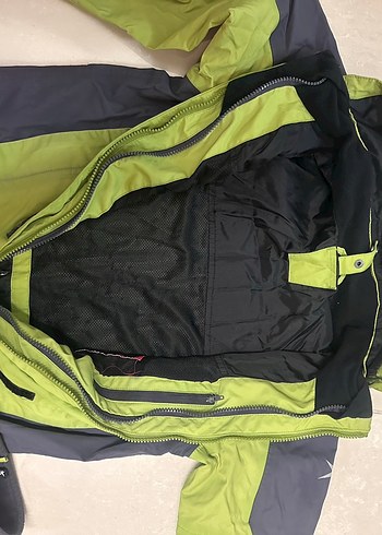 Erkek Çocuk Fermuarlı Yeşil ve Siyah Montlar - Görsel 2