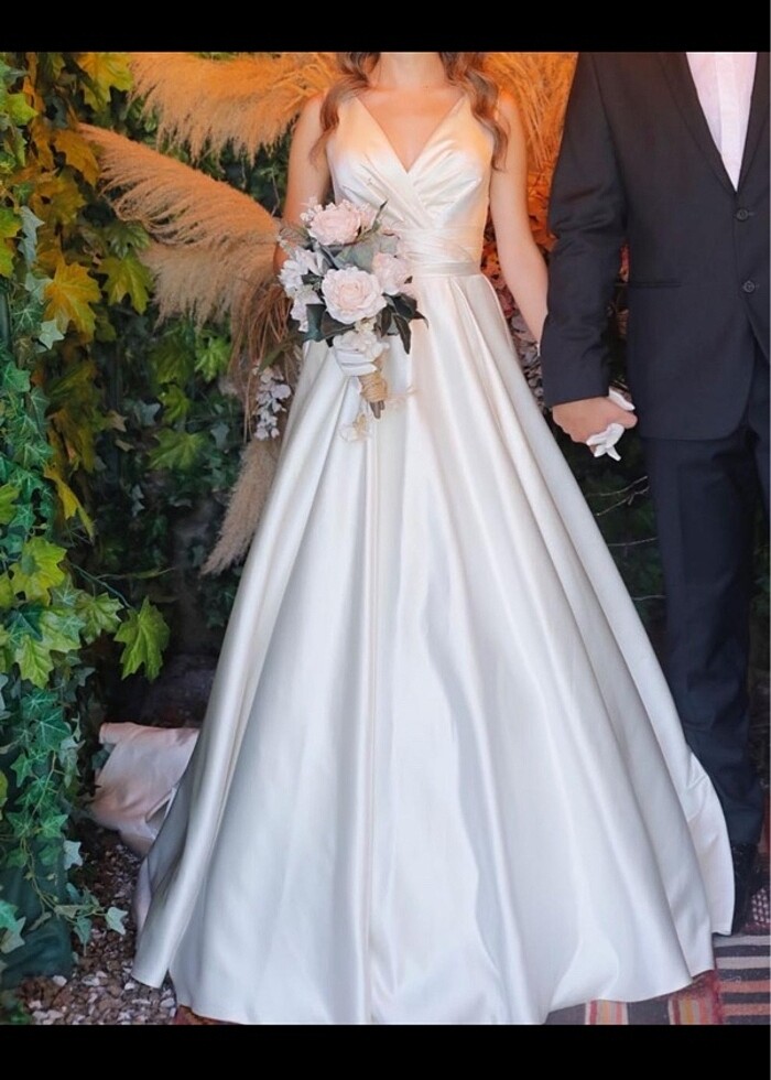 ESRA ÖZCAN TASARIMI SATEN GELİNLİK - Görsel 5