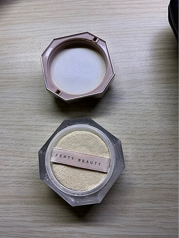 FENTY BEAUTY PUDRA