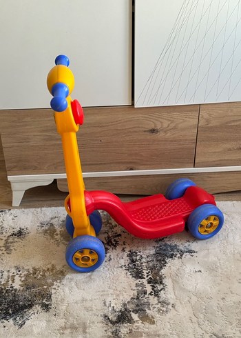 Diğer Renkli Sarı Üç Tekerlekli Scooter