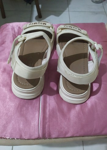 39 Beden Miu Miu Beyaz Kadın Dolgu Topuklu Sandalet