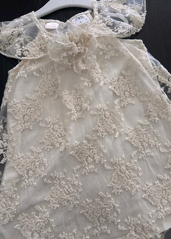 Zara Kız Çocuk Beyaz Dantel Nakışlı Elbise