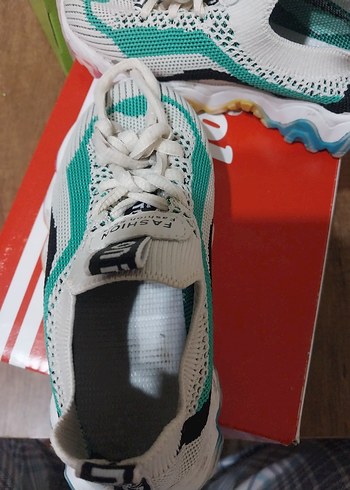 Beyaz Elastik Bağcıklı kiz Çocuk Spor Ayakkabı - Görsel 4