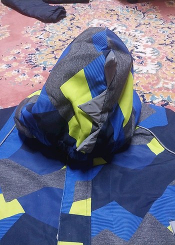 Kapüşonlu Erkek Çocuk Renkli Mont - Görsel 2