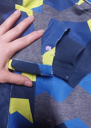 Kapüşonlu Erkek Çocuk Renkli Mont - Görsel 4