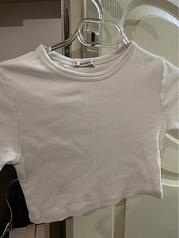 Beyaz crop tshirt