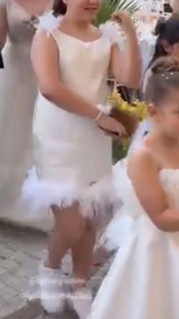 Püsküllü Beyaz Mini Mezuniyet Elbisesi - Görsel 3