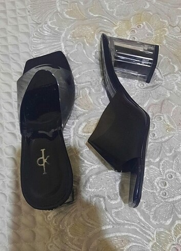 Şeffaf Topuklu Terlik 