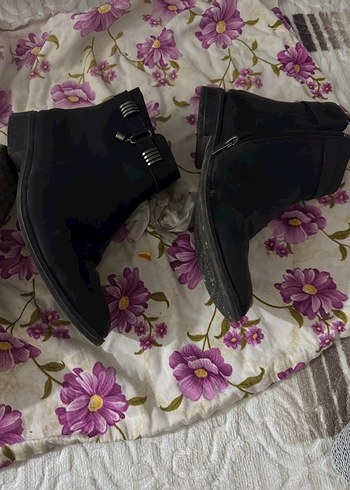 Siyah Deri Tokalı Blok Topuklu Kadın Bot - Görsel 2