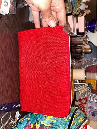 Dior makyaj çantası
