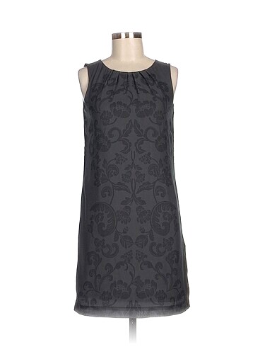 H&M Kısa Elbise %70 İndirimli.