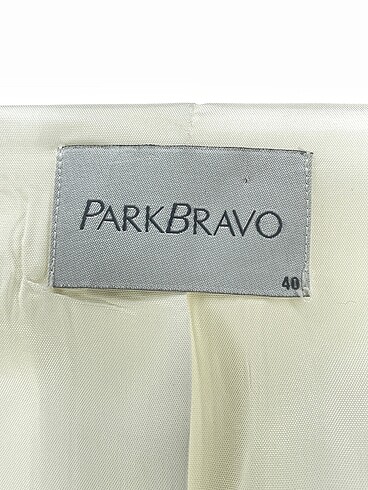 40 Beden beyaz Renk Park Bravo Blazer %70 İndirimli.
