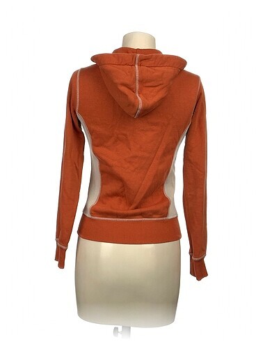 32 Beden PreLoved Spor Dış Giyim %70 İndirimli.