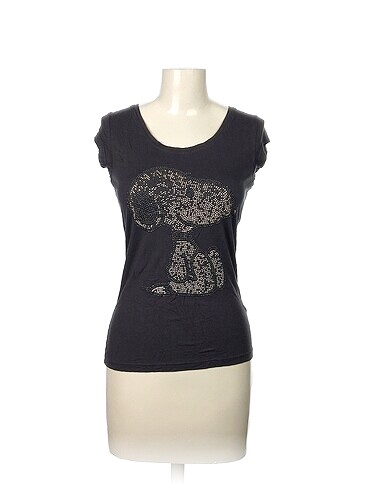 Peanuts T-shirt %70 İndirimli.