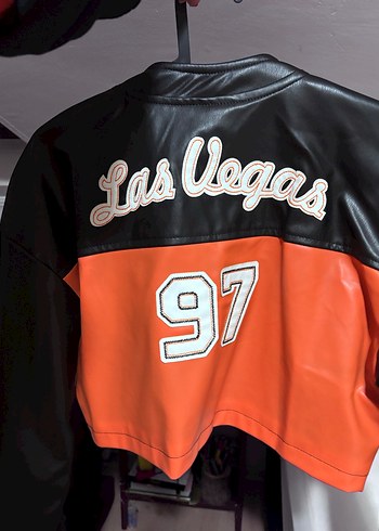 Düğmeli Kırmızı Biker Deri Ceket fiyat sorun - Görsel 2