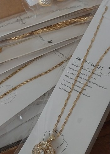 Zincir Detaylı Altın Renkli Kadın El Zinciri - Görsel 11