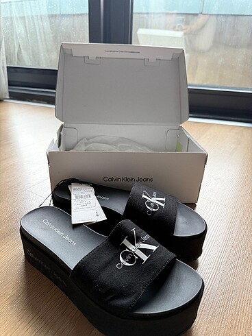 Calvin Klein Kadın Topuklu Terlik