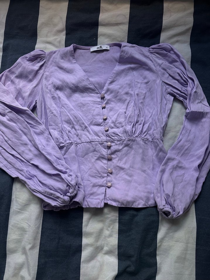 Düğmeli V Yaka Lila Kadın Bluz - Görsel 4