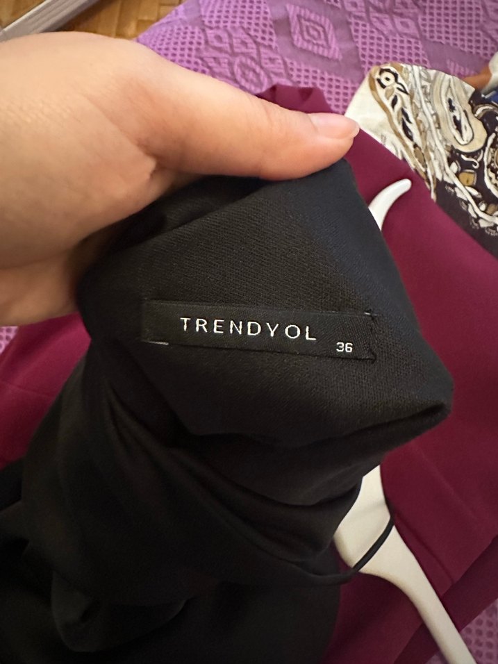 Siyah Uzun Drapeli V Yaka Elbise - Görsel 4