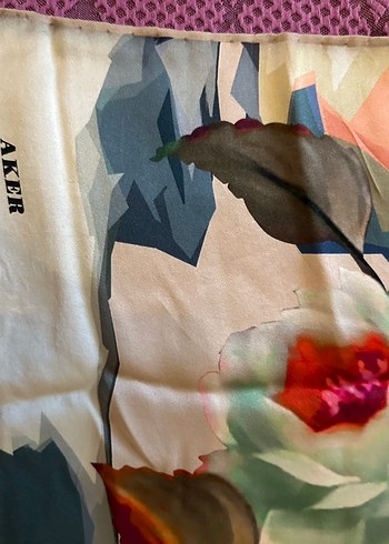 Çiçek Desenli Çok Renkli İpek Eşarp - Görsel 2