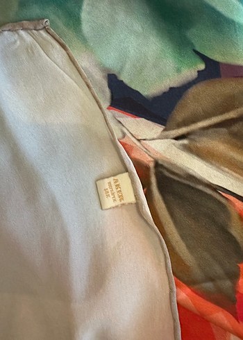 Çiçek Desenli Çok Renkli İpek Eşarp - Görsel 4