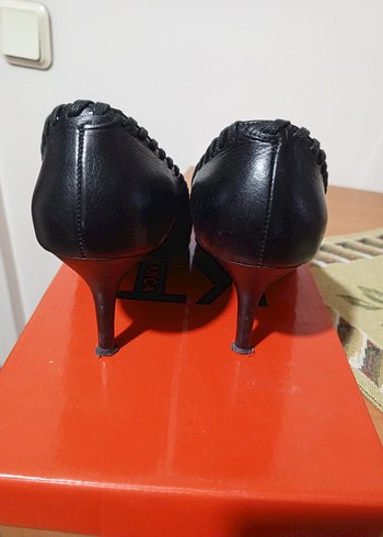 37 Beden Siyah Gotik Tokalı Yüksek Topuklu Kadın Stiletto