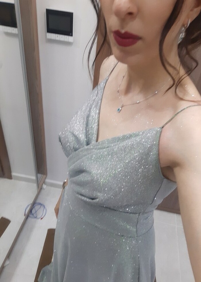 Işıltılı yırtmaçlı uzun abiye elbise - Görsel 3