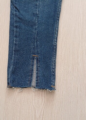 s Beden mavi Renk paça yırtmaçlı jean